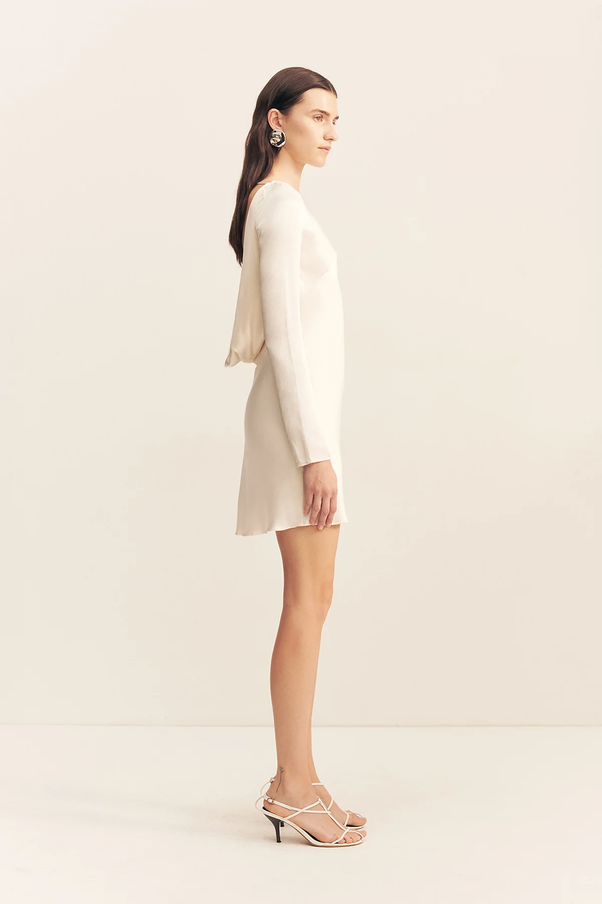 LA LUNE LONG SLEEVE BACKLESS MINI DRESS - CREAM - Image 3