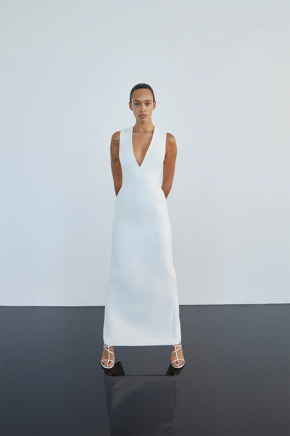 OTIS PLUNGED FITTED MAXI DRESS - IVORY - Image 6