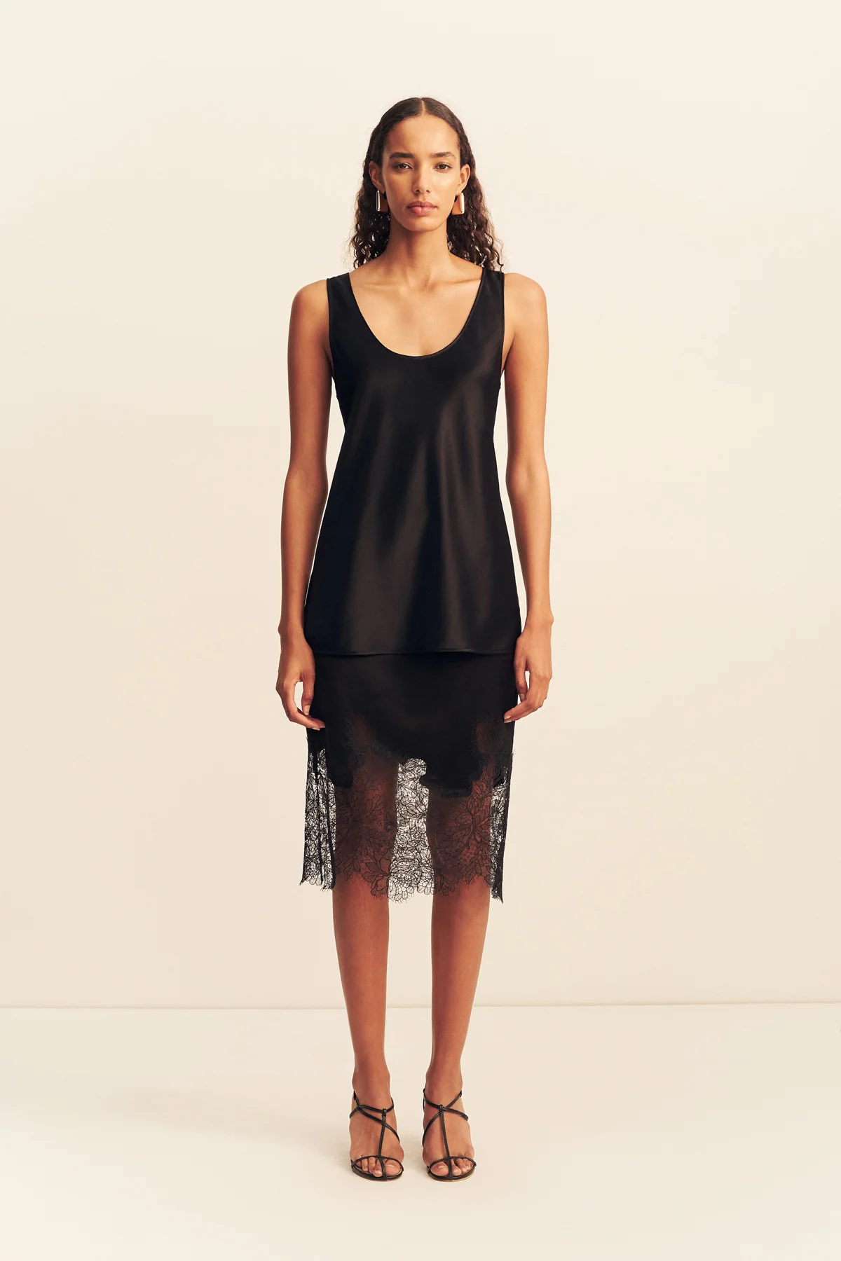 SAVANNA SCOOP NECK TOP - BLACK